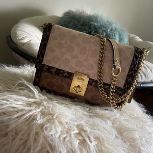 Coach Hutton Shoulder Bag